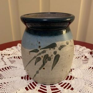 Cold mountain pottery vase.